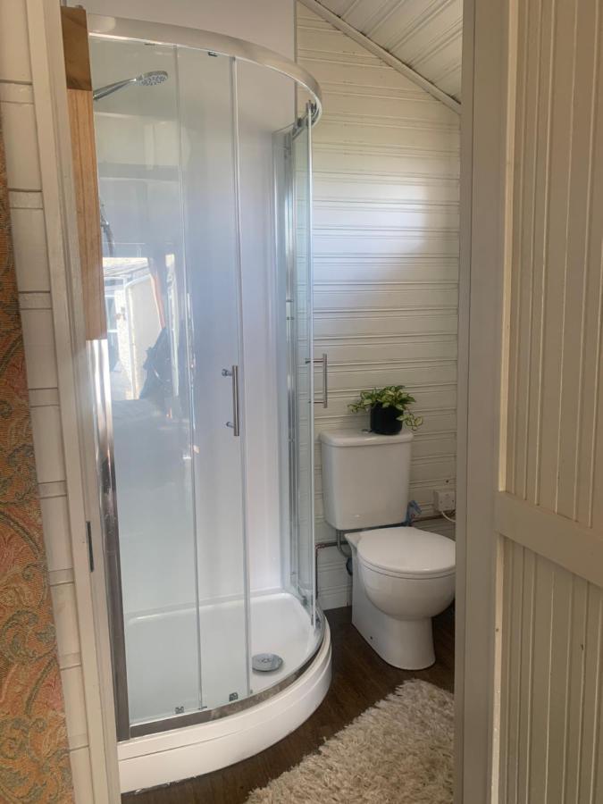 The Cabin Hotel Spixworth Bagian luar foto